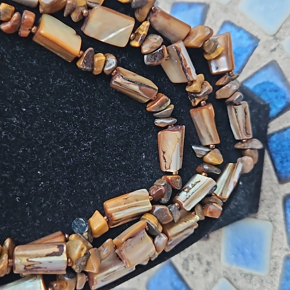 Dyed Brown Mother of Pearl 3 Strand Necklace - Picture 3 of 4